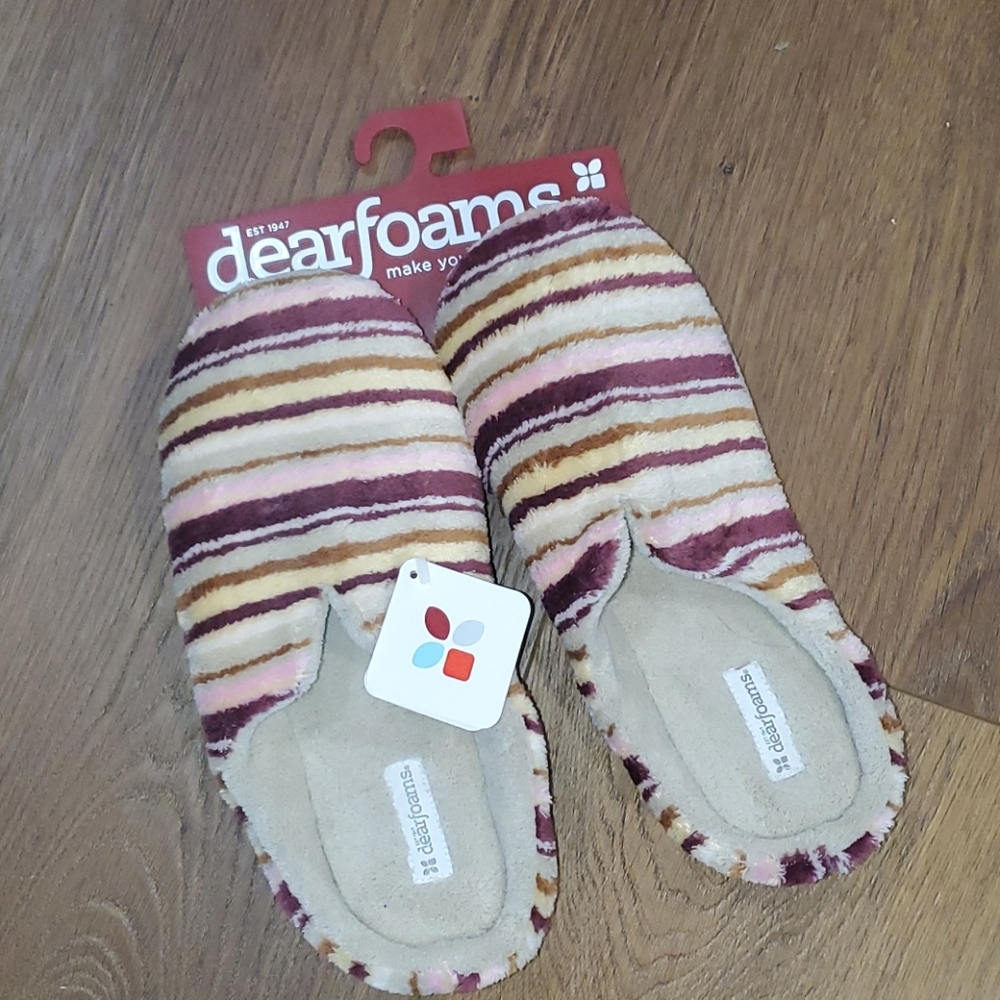 NWT DEARFOAMS slippers.. #3255
